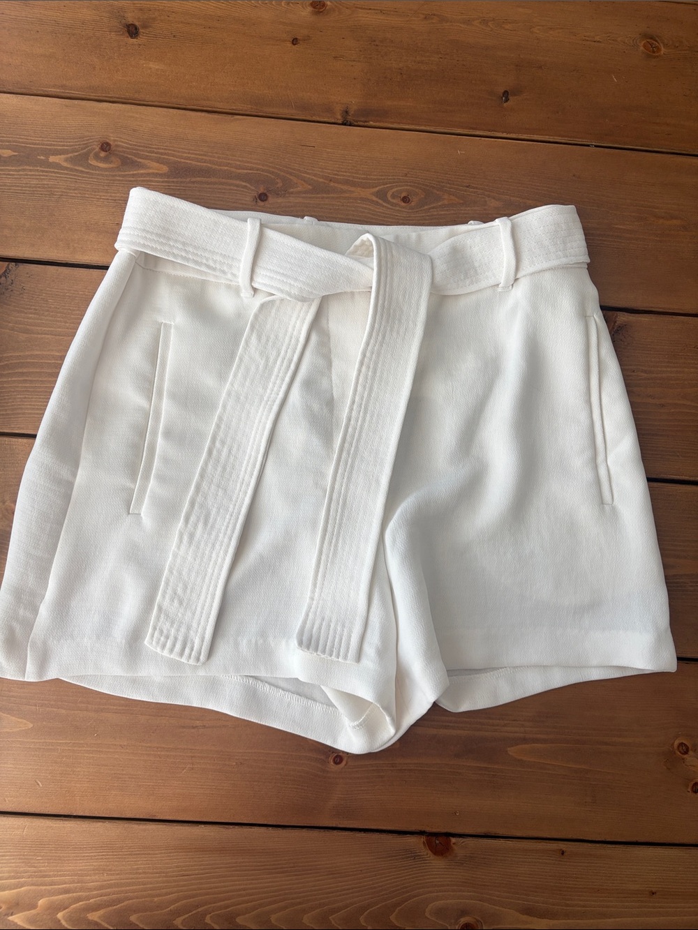 1. State white high rise shorts. NWOT size 6 - Picture 4 of 4